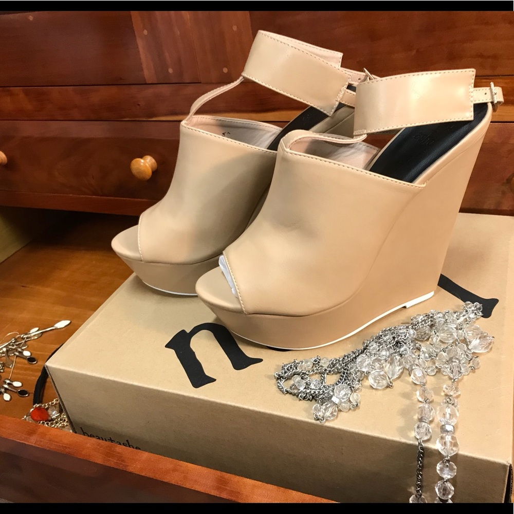 Beau & Ashe shoes. NEW! In box!